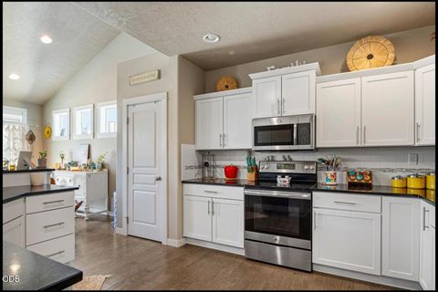Tiny photo for 4594 SW Volcano View Way, Redmond, OR 97756 (MLS # 220225799)