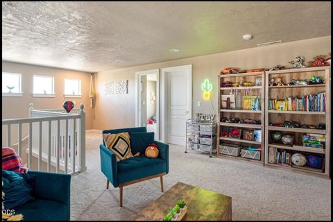Tiny photo for 4594 SW Volcano View Way, Redmond, OR 97756 (MLS # 220225799)