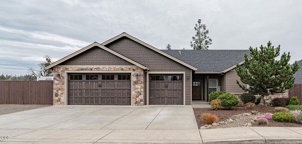217 WHITE OAK WAY, SHADY COVE, OR 97539 - Image a0eaa5e9e3971b5ded2788f479437aee/628488073