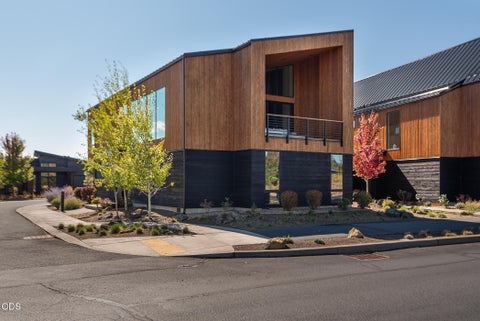 Photo of 19332 Outrider Loop, Bend, OR 97702 (MLS # 220228993)