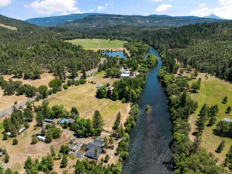 Photo of 29560 Oregon 62, Trail, OR 97541 (MLS # 220226312)