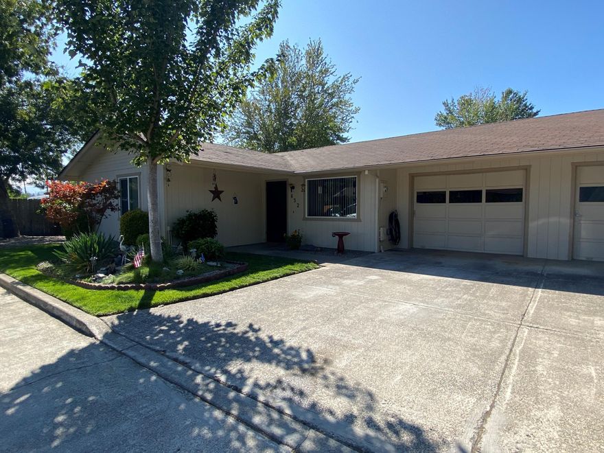 Cute, turn-key ready 3 bed two bath townhome close to All Sports Park and downtown Grants Pass. Garage wall is shared with neighbor's garage. Home has new luxury vinyl planking in living room, kitchen and hallway. Vinyl windows throughoeut. Home is at the end of culdesac and very private. Backyard is low maintance, has storage shed and is fully fenced.