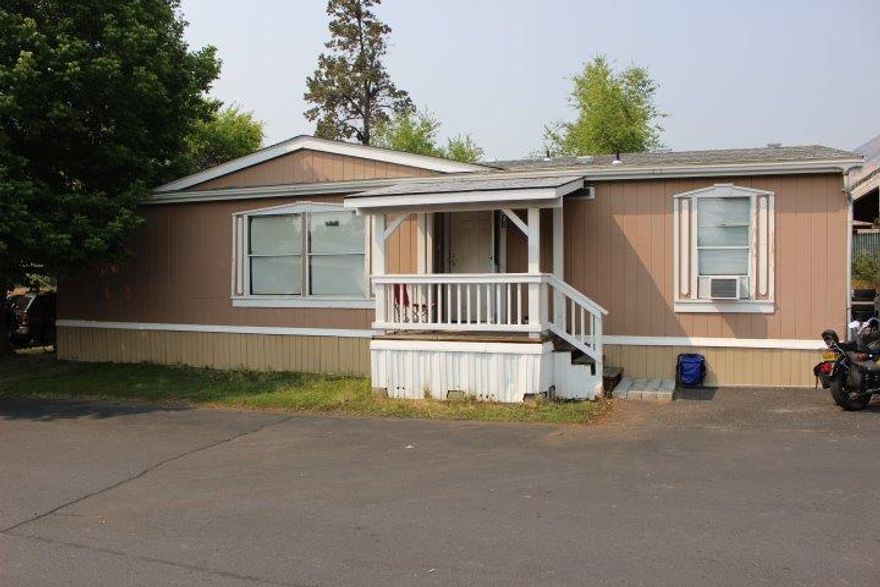 Great 3 bedroom, 2 bath home in the Madison Village park. New carpeting has been put in as well as fresh exterior paint.