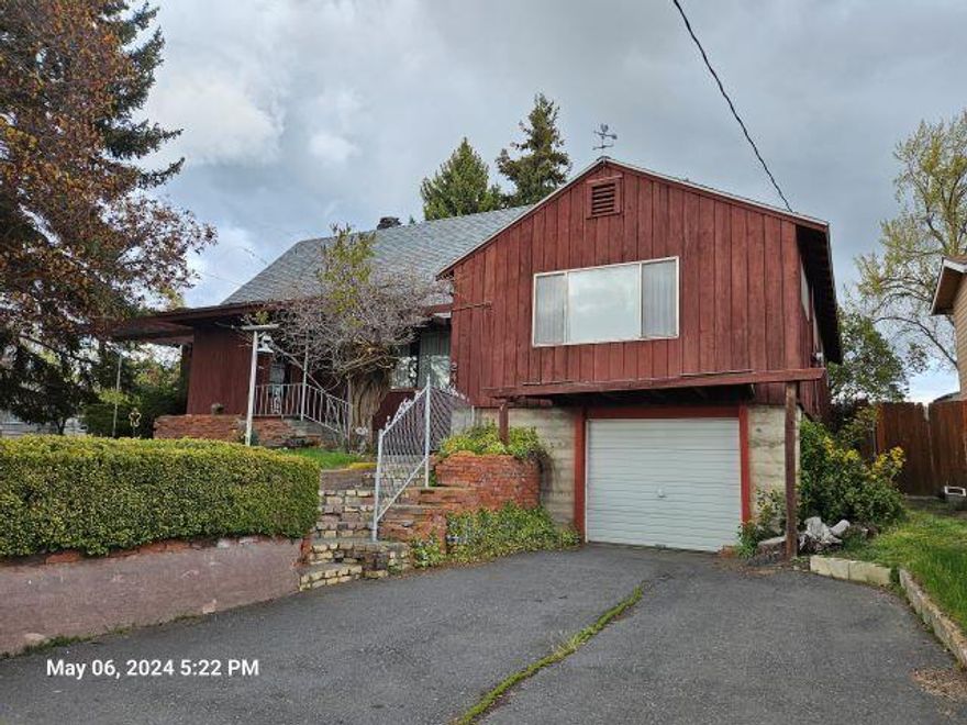 This spacious 3-bedroom, 2-bathroom home is located near beautiful Moore Park and Harbor Links, making it the perfect retreat for nature lovers and outdoor enthusiasts. The property also features a shop building, ideal for anyone who enjoys woodworking or DIY projects, as well as a large garage for storing all your outdoor gear and vehicles.
The home boasts a huge loft that can be used for a variety of purposes, whether you need a home office, extra living space, or a playroom for the kids. Don't miss out on the opportunity to make this home your own and start enjoying all the amenities and outdoor activities that the surrounding area has to offer. Contact us today to schedule a viewing!