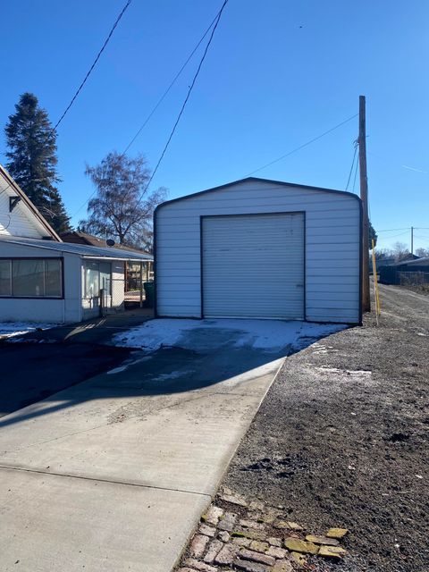 Tiny photo for 332 N Madison Street, Merrill, OR 97633 (MLS # 220213763)