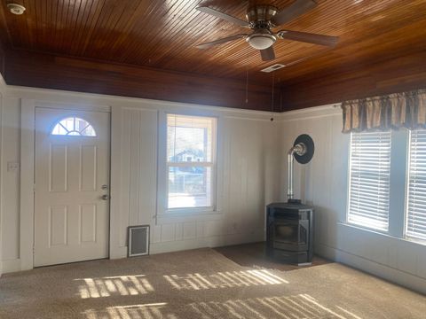 Tiny photo for 332 N Madison Street, Merrill, OR 97633 (MLS # 220213763)