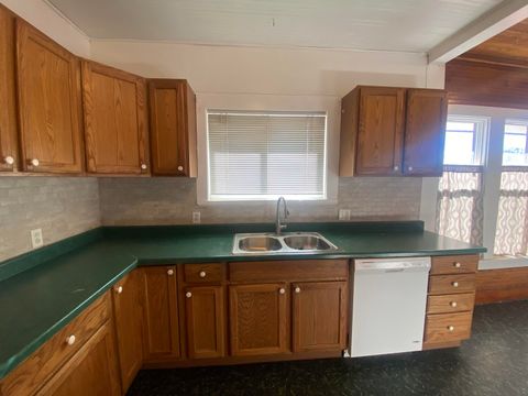 Tiny photo for 332 N Madison Street, Merrill, OR 97633 (MLS # 220213763)