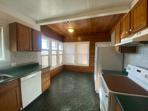 Tiny photo for 332 N Madison Street, Merrill, OR 97633 (MLS # 220213763)