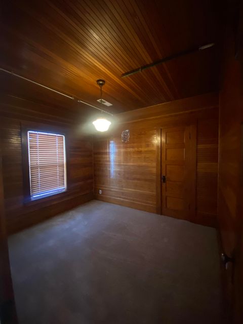 Tiny photo for 332 N Madison Street, Merrill, OR 97633 (MLS # 220213763)