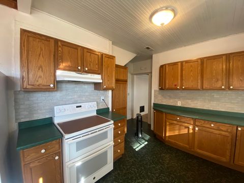 Tiny photo for 332 N Madison Street, Merrill, OR 97633 (MLS # 220213763)