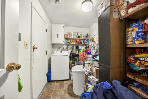 Tiny photo for 1553 Crater Lake Avenue, Medford, OR 97504 (MLS # 220214394)