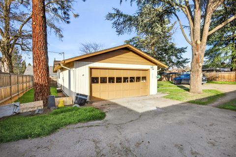 Tiny photo for 1553 Crater Lake Avenue, Medford, OR 97504 (MLS # 220214394)