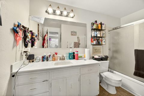 Tiny photo for 1553 Crater Lake Avenue, Medford, OR 97504 (MLS # 220214394)