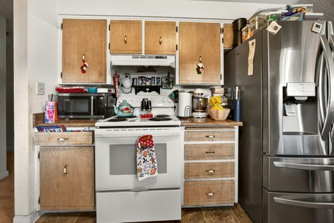 Tiny photo for 1553 Crater Lake Avenue, Medford, OR 97504 (MLS # 220214394)