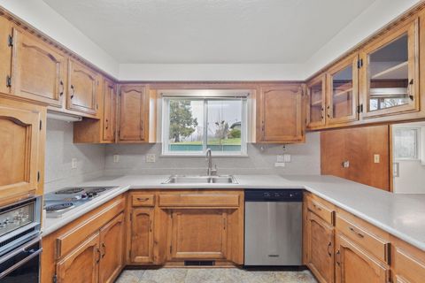 Tiny photo for 3400 Neamar Drive, Grants Pass, OR 97527 (MLS # 220213834)