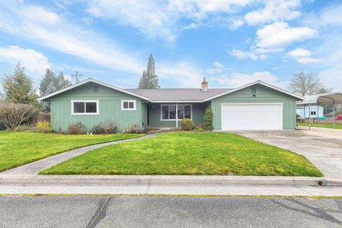 Photo of 3400 Neamar Drive, Grants Pass, OR 97527 (MLS # 220213834)