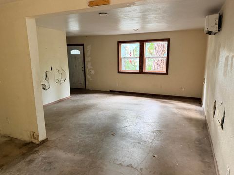 Tiny photo for 198 Coyote Creek Road, Wolf Creek, OR 97497 (MLS # 220212000)