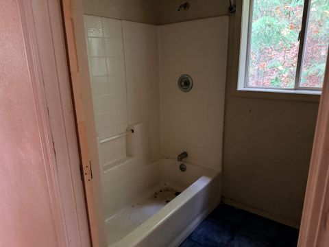 Tiny photo for 198 Coyote Creek Road, Wolf Creek, OR 97497 (MLS # 220212000)