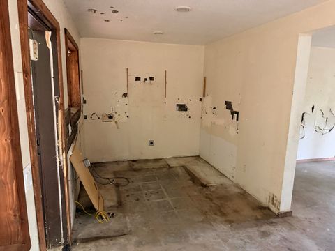 Tiny photo for 198 Coyote Creek Road, Wolf Creek, OR 97497 (MLS # 220212000)