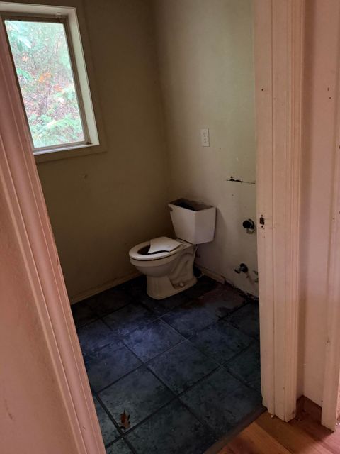 Tiny photo for 198 Coyote Creek Road, Wolf Creek, OR 97497 (MLS # 220212000)