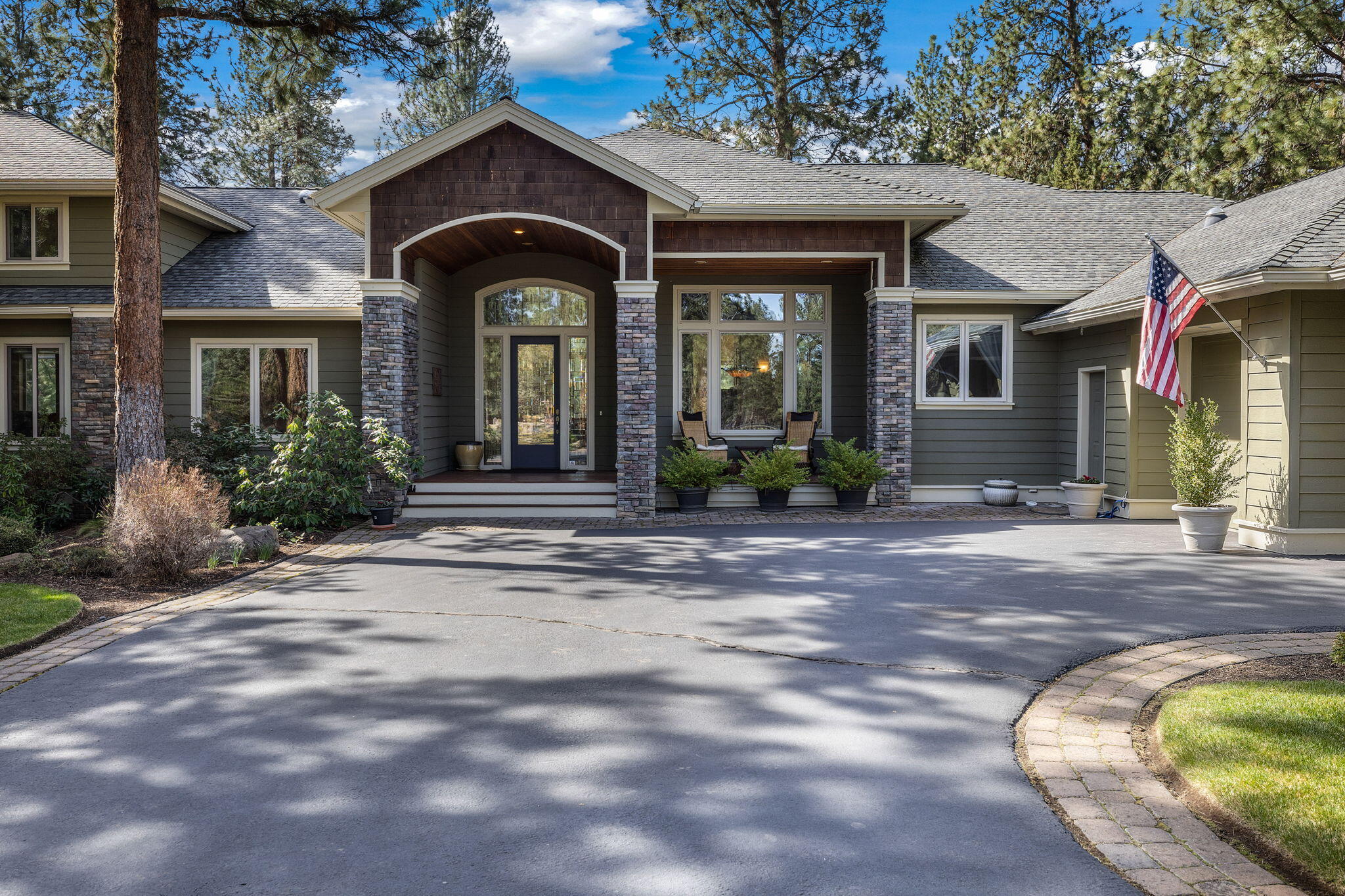 16923 Royal Coachman Drive