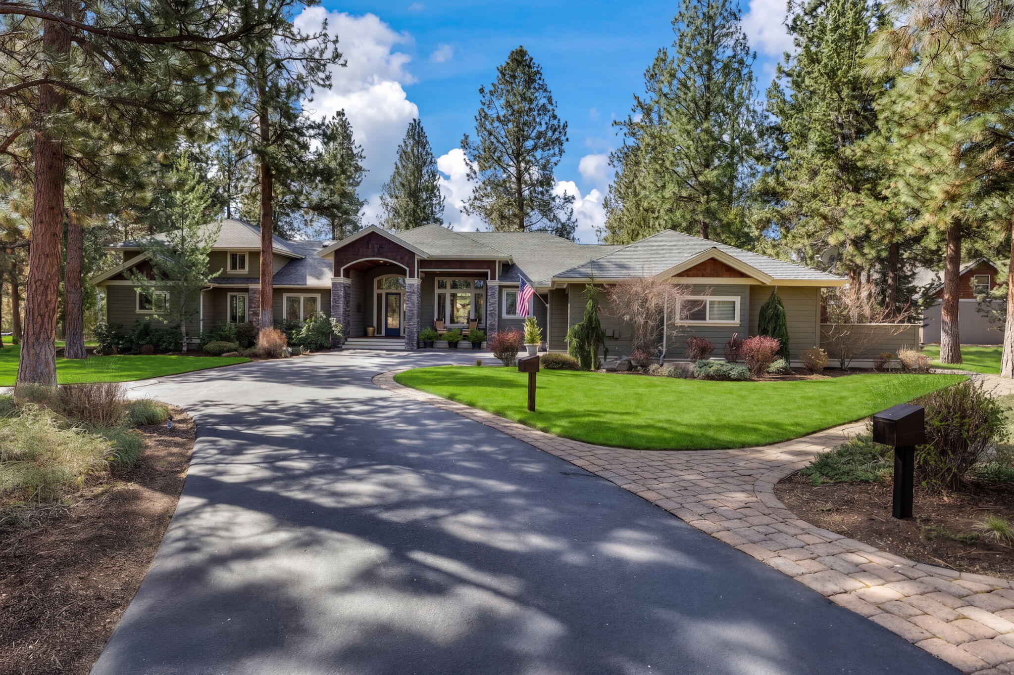 16923 Royal Coachman Drive