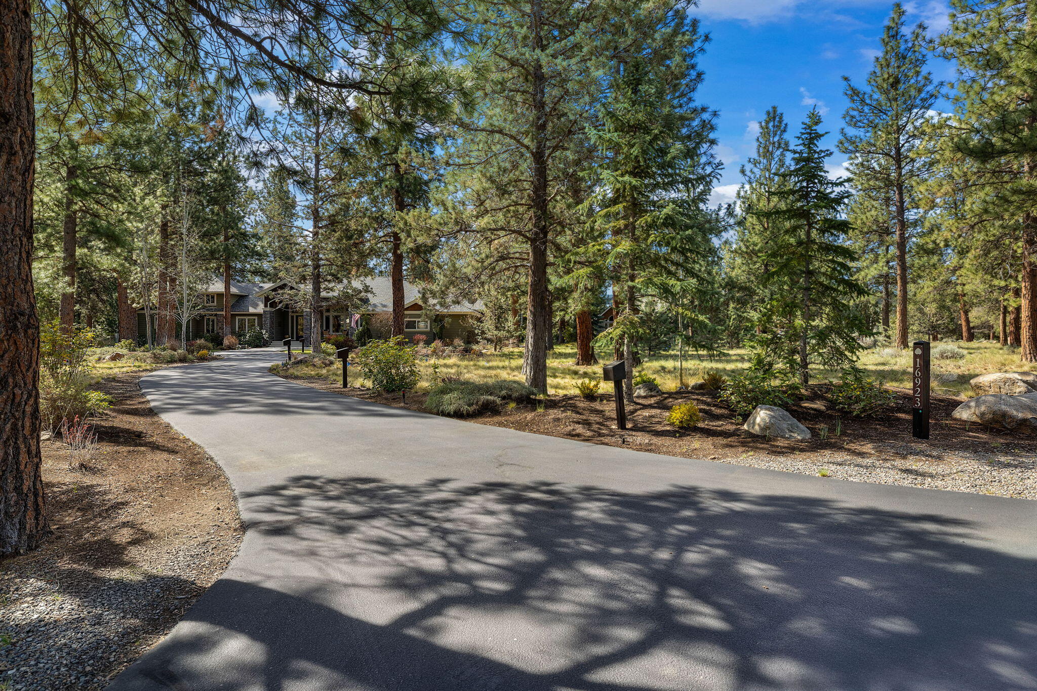 16923 Royal Coachman Drive