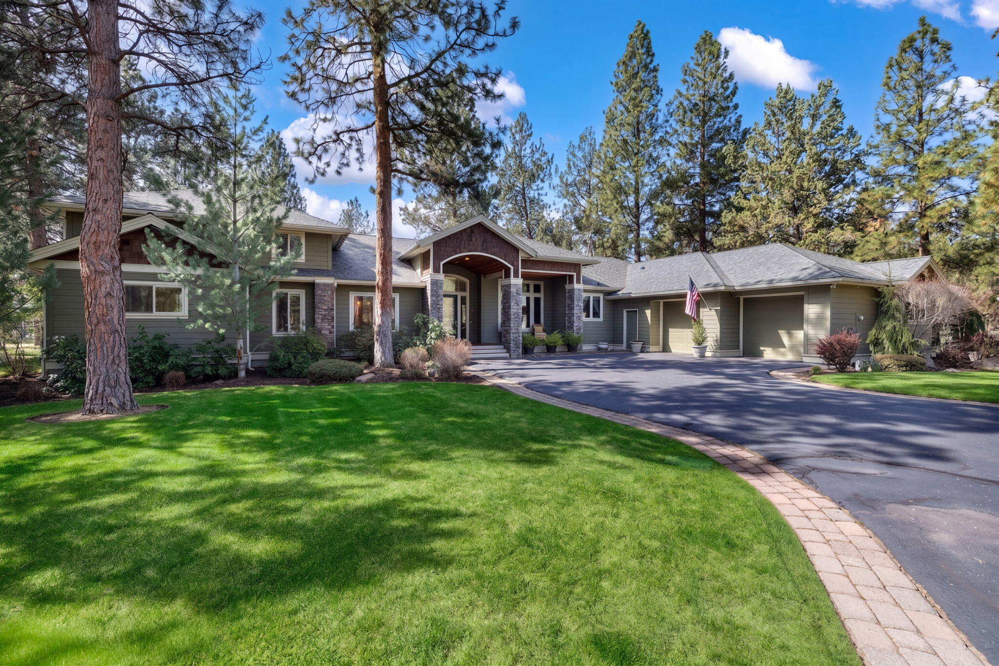 16923 Royal Coachman Drive