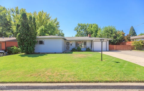 Photo of 110 Windsor Way, Central Point, OR 97502 (MLS # 220226271)
