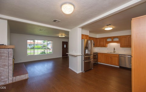 Tiny photo for 110 Windsor Way, Central Point, OR 97502 (MLS # 220226271)