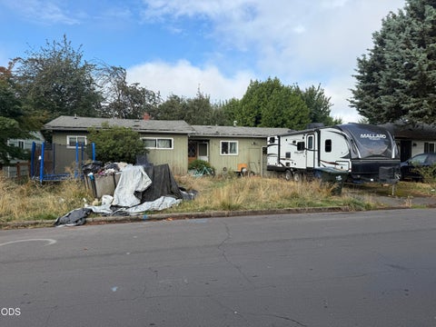 Photo of 3130 Oriole Street, Springfield, OR 97477 (MLS # 220229151)