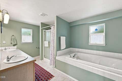 Tiny photo for 2067 NW Poplar Place, Redmond, OR 97756 (MLS # 220227406)