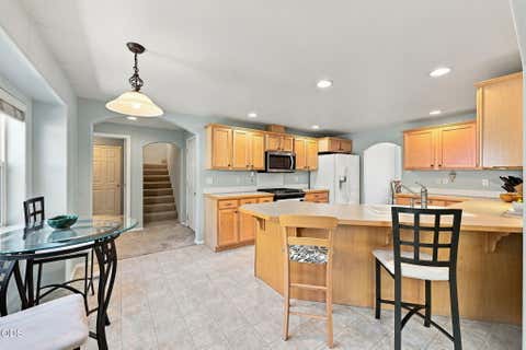 Tiny photo for 2067 NW Poplar Place, Redmond, OR 97756 (MLS # 220227406)