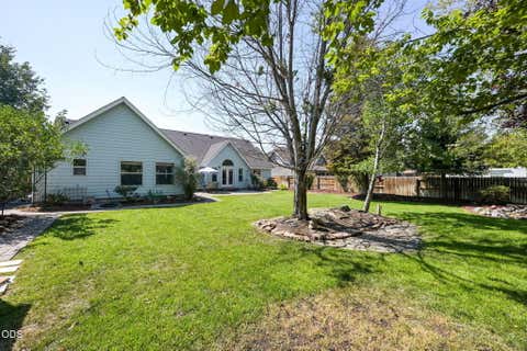 Tiny photo for 2067 NW Poplar Place, Redmond, OR 97756 (MLS # 220227406)