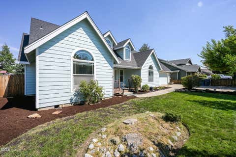 Tiny photo for 2067 NW Poplar Place, Redmond, OR 97756 (MLS # 220227406)