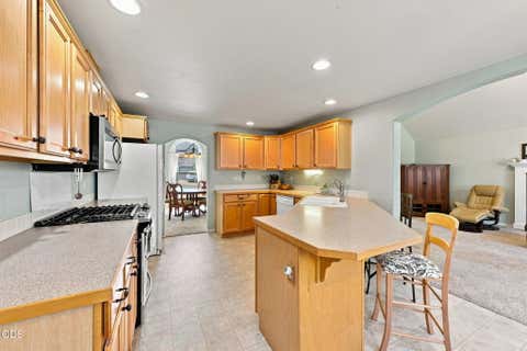 Tiny photo for 2067 NW Poplar Place, Redmond, OR 97756 (MLS # 220227406)