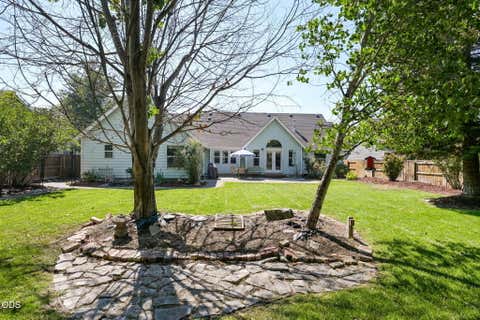 Tiny photo for 2067 NW Poplar Place, Redmond, OR 97756 (MLS # 220227406)