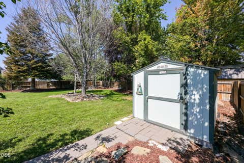 Tiny photo for 2067 NW Poplar Place, Redmond, OR 97756 (MLS # 220227406)