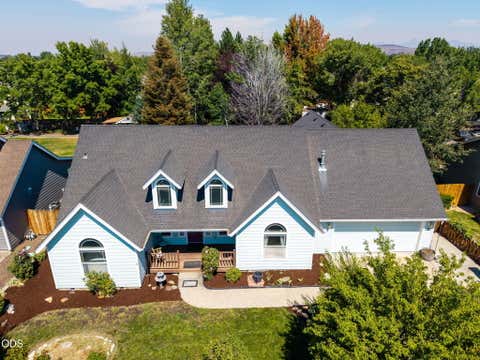 Tiny photo for 2067 NW Poplar Place, Redmond, OR 97756 (MLS # 220227406)