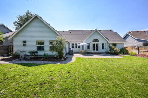 Tiny photo for 2067 NW Poplar Place, Redmond, OR 97756 (MLS # 220227406)