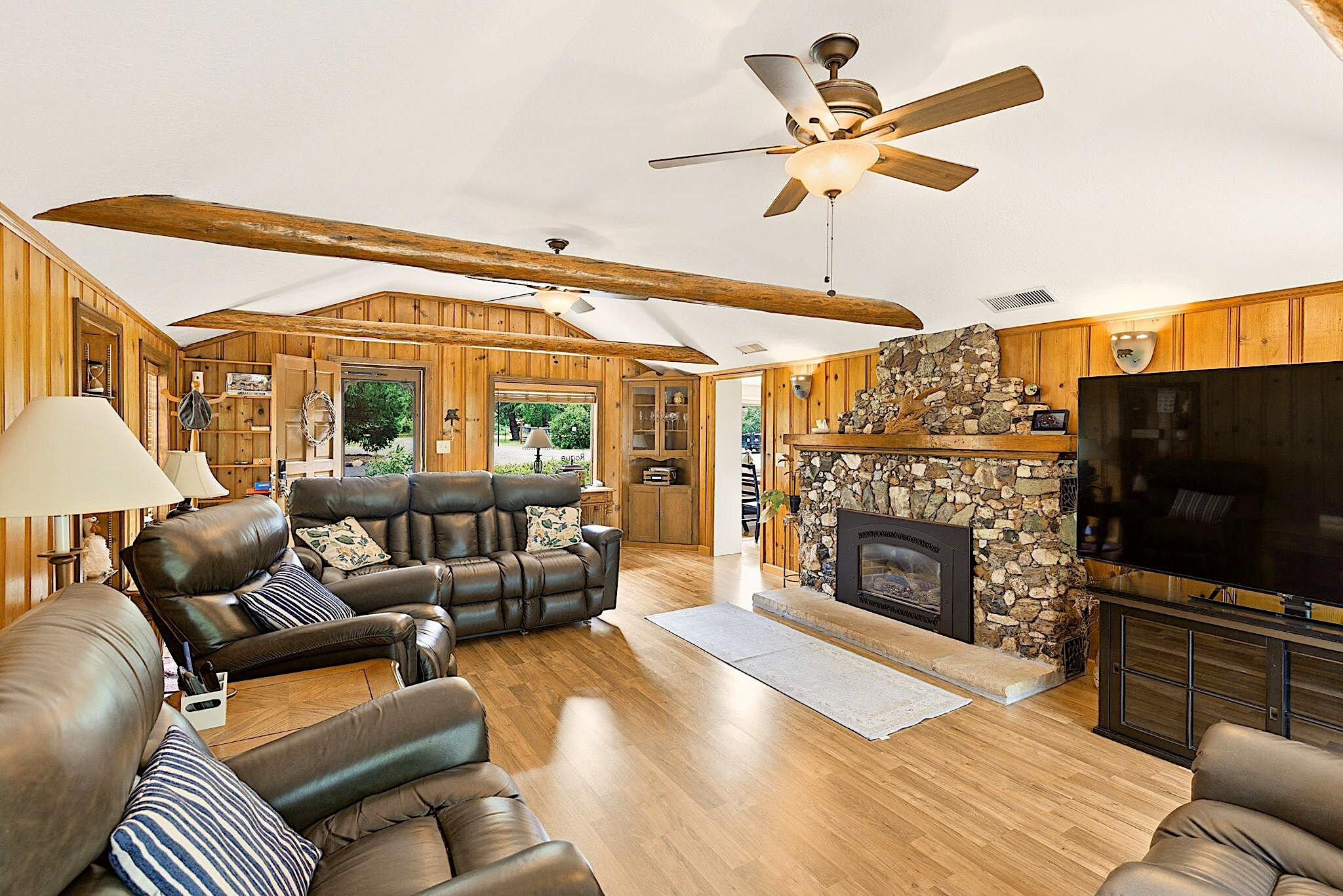 8720 Rogue River Highway