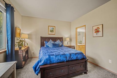 Tiny photo for 8540 Golden Pheasant Court, Redmond, OR 97756 (MLS # 220212391)