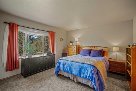 Tiny photo for 8540 Golden Pheasant Court, Redmond, OR 97756 (MLS # 220212391)