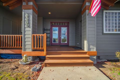 Tiny photo for 8540 Golden Pheasant Court, Redmond, OR 97756 (MLS # 220212391)