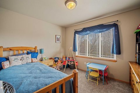 Tiny photo for 8540 Golden Pheasant Court, Redmond, OR 97756 (MLS # 220212391)