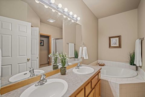 Tiny photo for 8540 Golden Pheasant Court, Redmond, OR 97756 (MLS # 220212391)