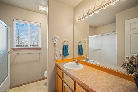 Tiny photo for 8540 Golden Pheasant Court, Redmond, OR 97756 (MLS # 220212391)