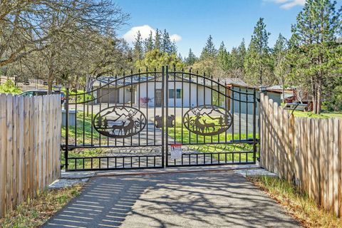 Photo of 5700 Highway 238, Jacksonville, OR 97530 (MLS # 220219253)