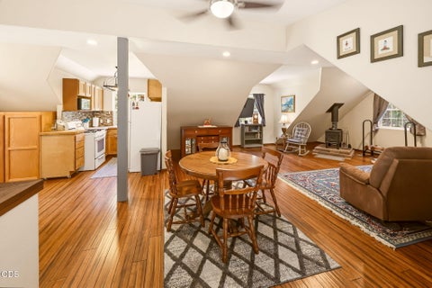 Tiny photo for 255 Janice Way, Merlin, OR 97532 (MLS # 220224141)