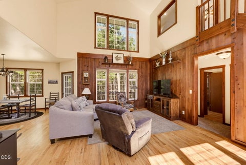 Tiny photo for 255 Janice Way, Merlin, OR 97532 (MLS # 220224141)